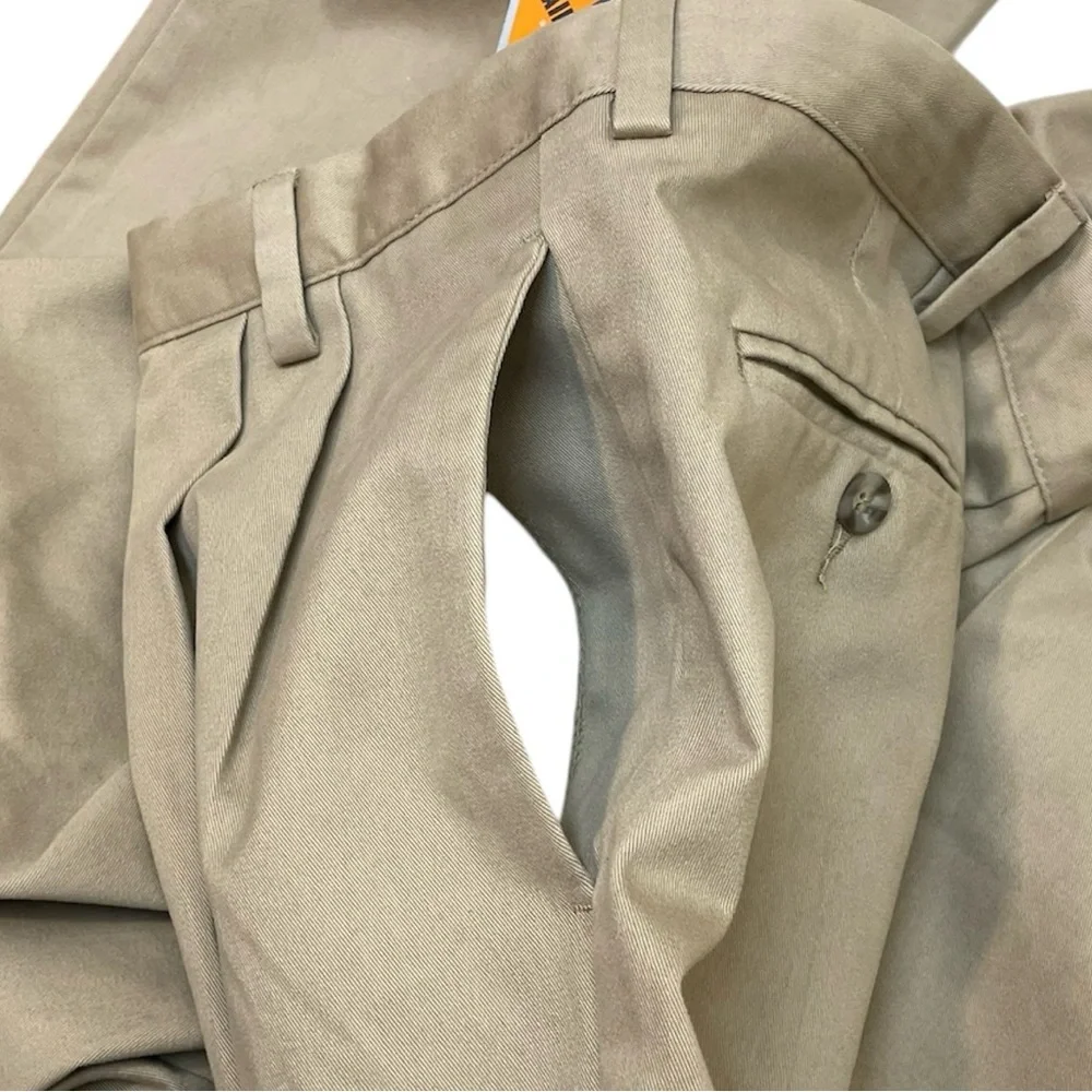 DOCKERS Men’s Khaki with Stain Defender Classic Fit Trousers Size‎ 33” x 34” NWT